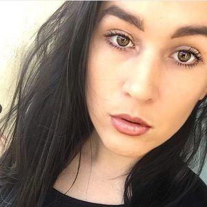 Meet your Posher, Alexandra